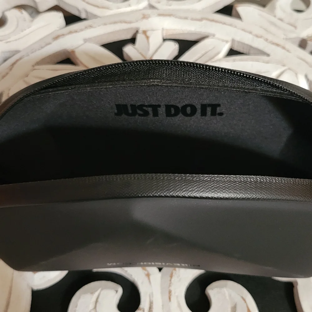 COPY - Nike Eyeglass Case - Picture 4 of 5